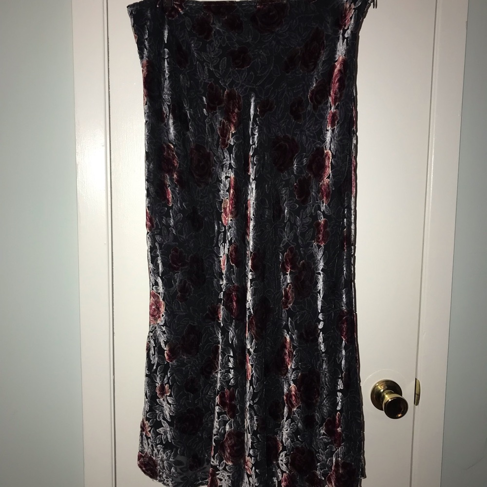 Mevisto Velvet Floral Flowy Skirt